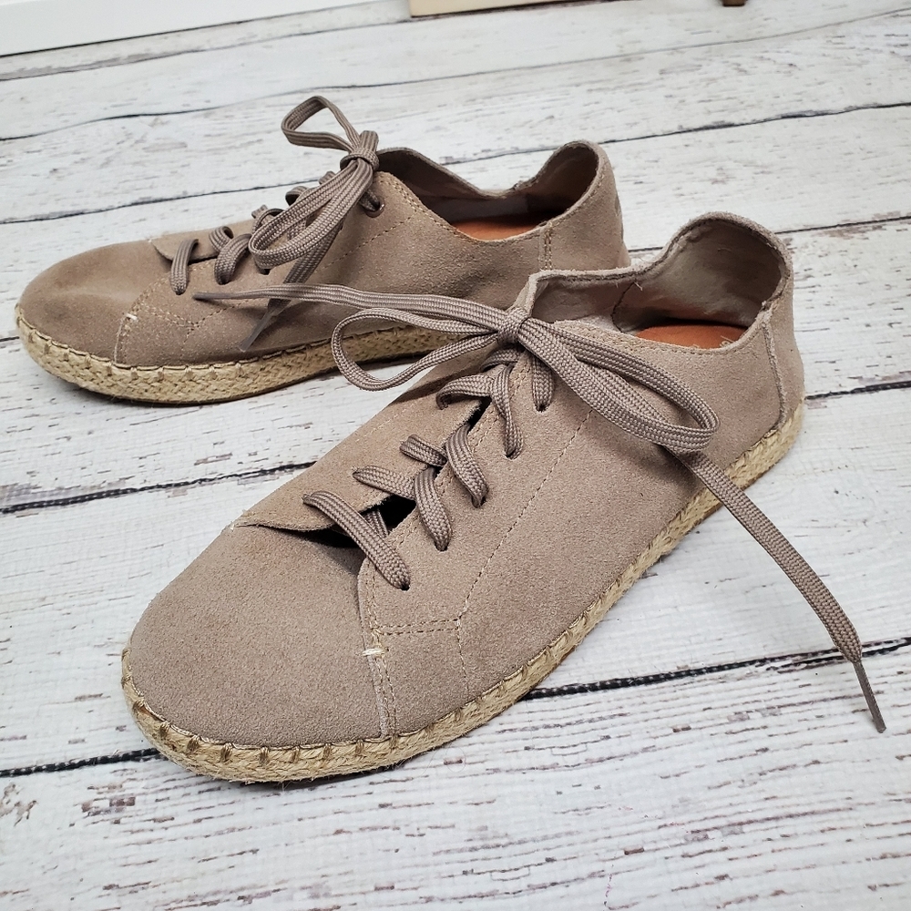 TOMS - nwot 6 w